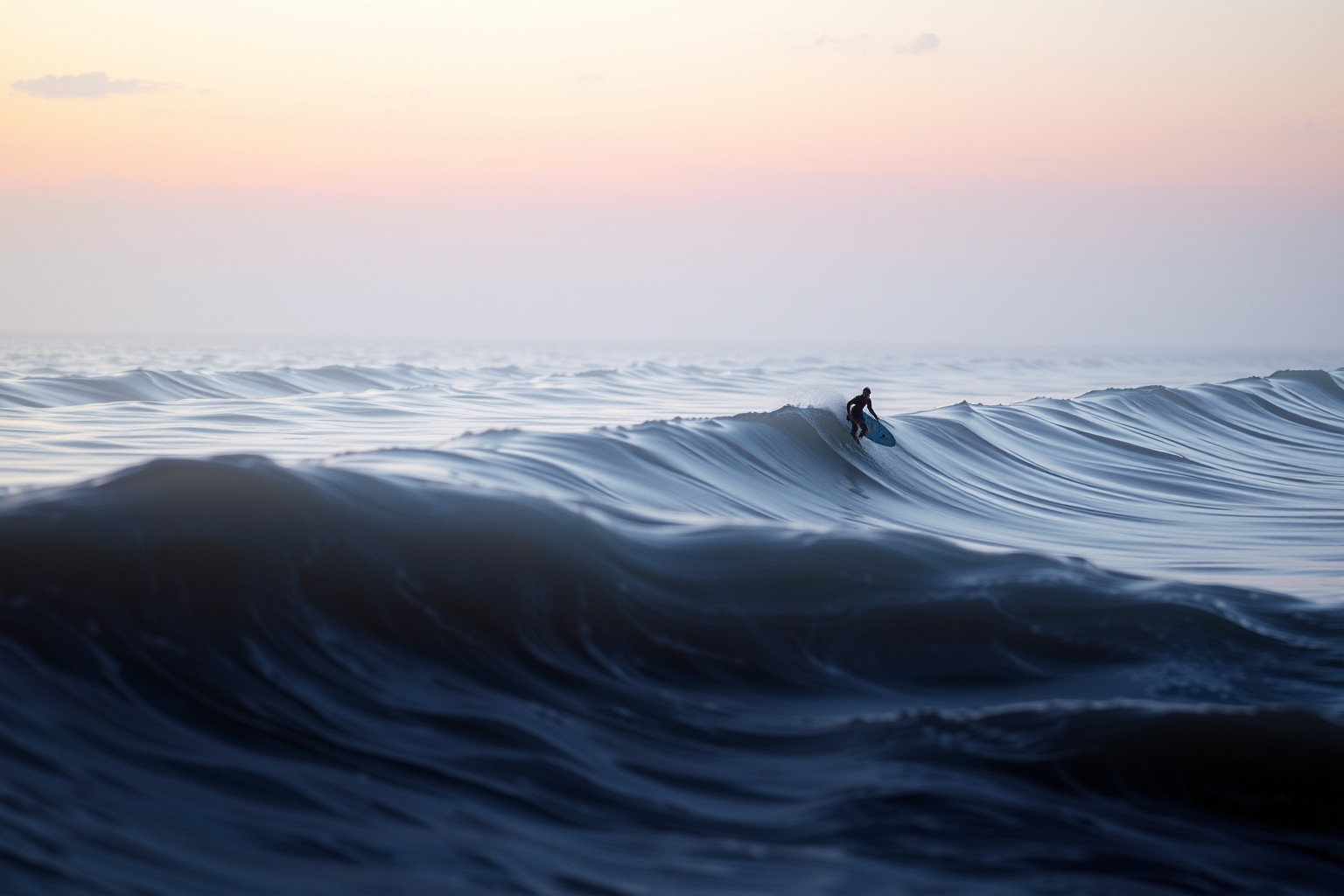 Sognare surf in mare inquinato riflette conflitti interiori irrisolti.