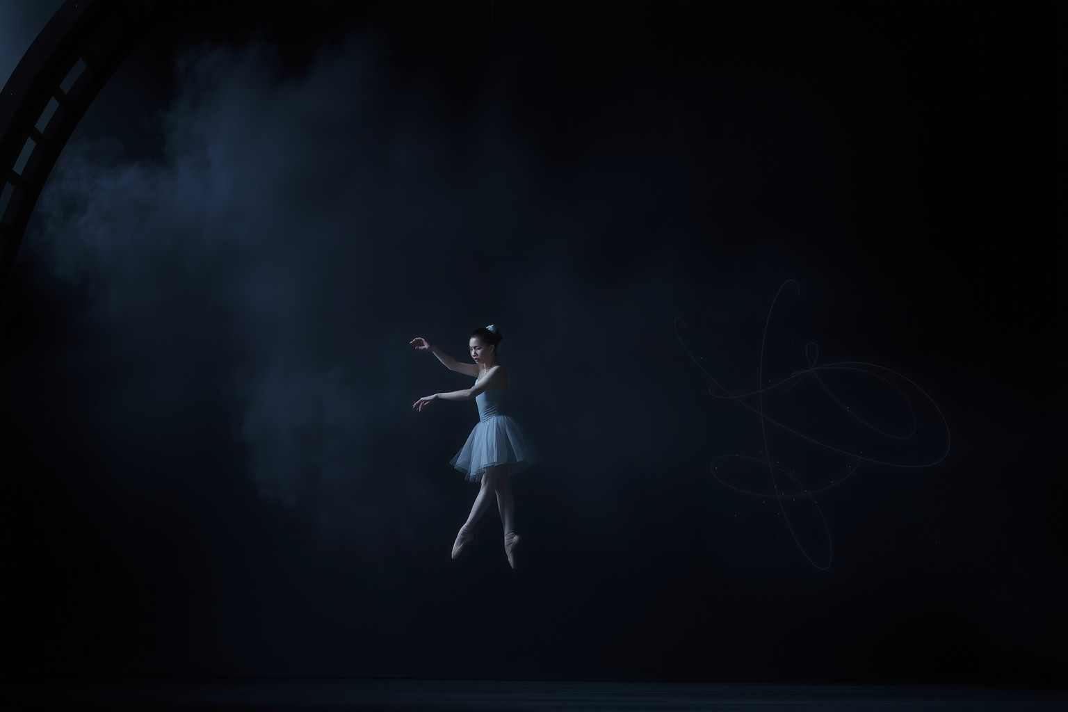 Sognare una danzatrice in luogo oscuro simboleggia emozioni nascoste.
