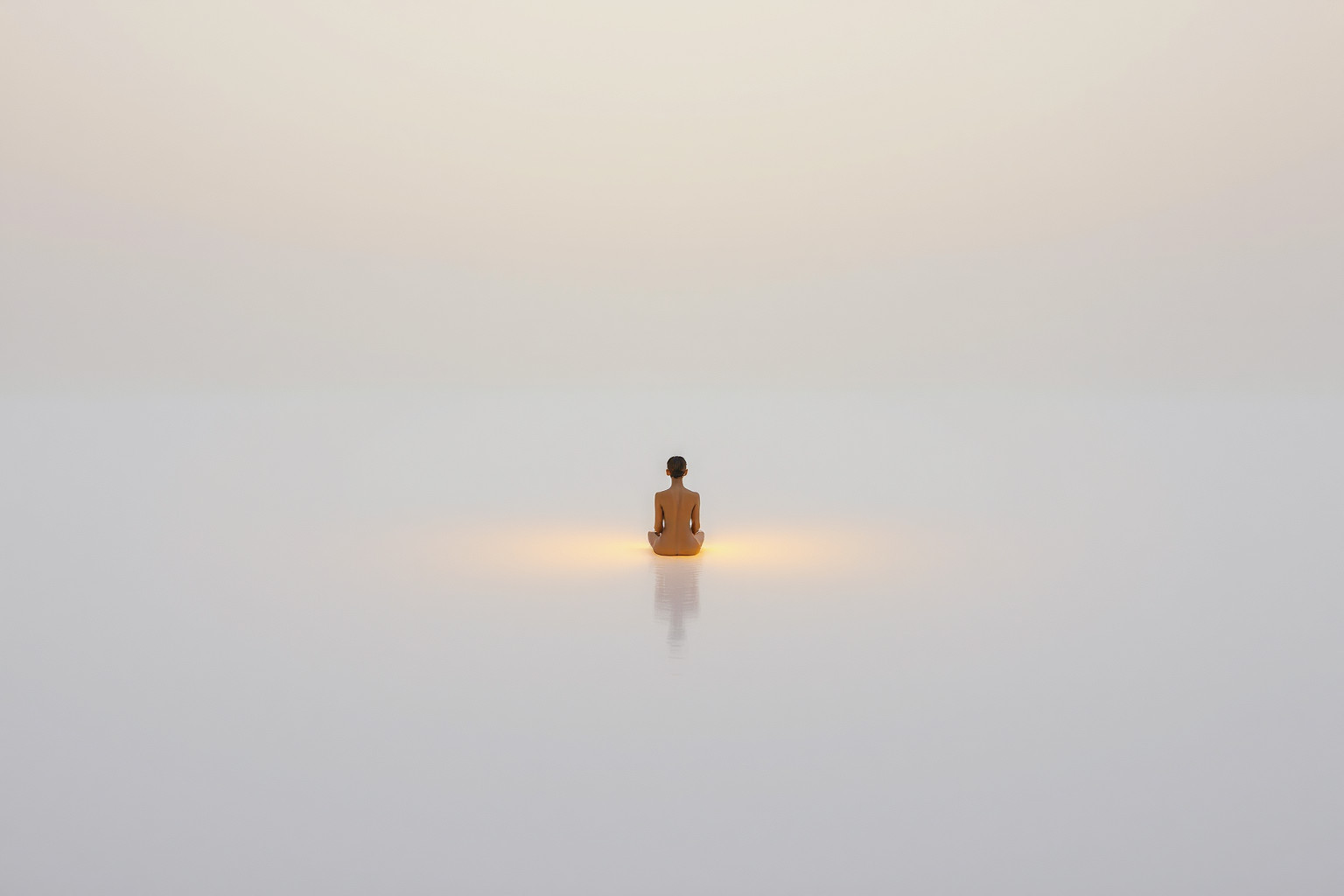 Sognare il silenzio assoluto riflette il bisogno di introspezione profonda.