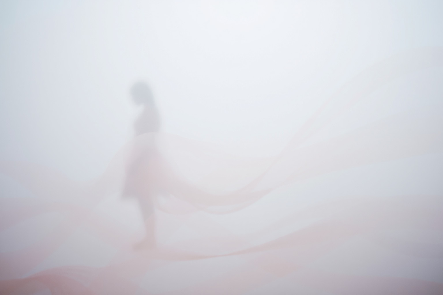 Sognare l’abbandono riflette paure profonde di perdita emotiva.