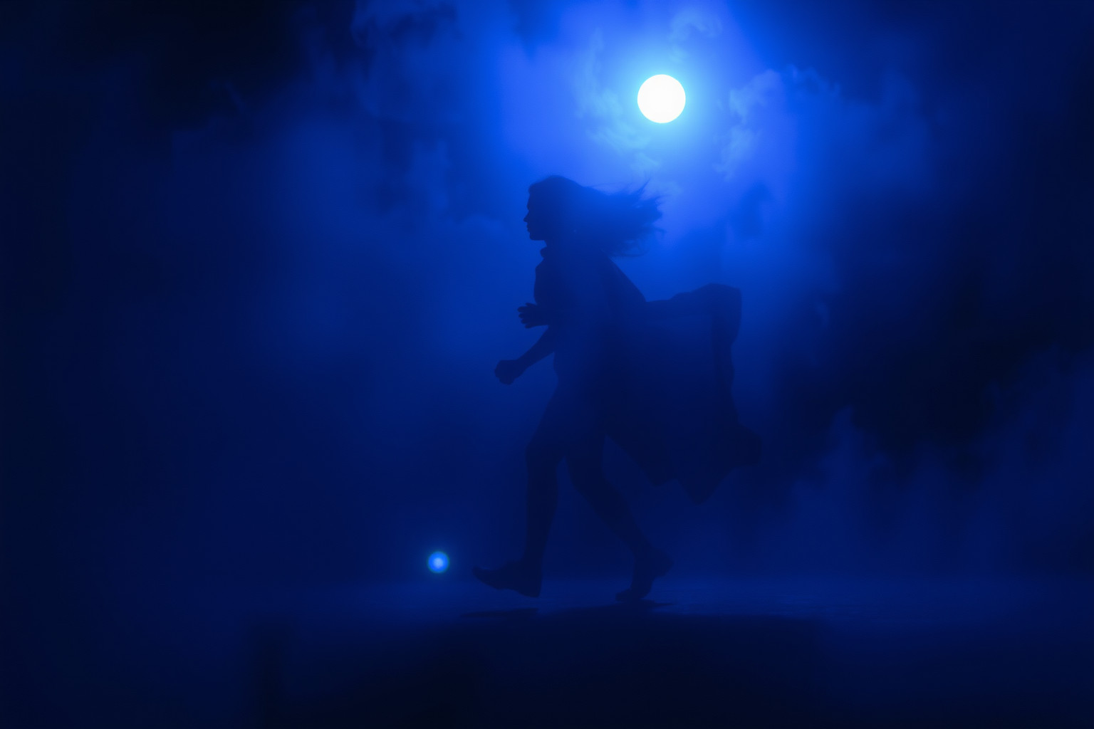 Sognare di correre al buio simboleggia ansie e sfide interiori.