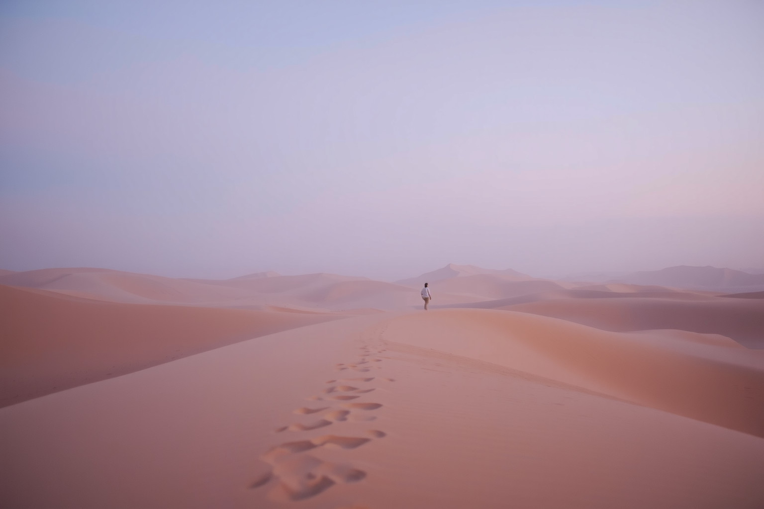Sognare di perdersi nel deserto simboleggia confusione interiore e smarrimento.