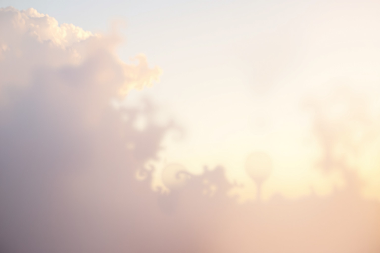 Sognare di ridere senza motivo riflette gioia interiore o insicurezza nascosta.