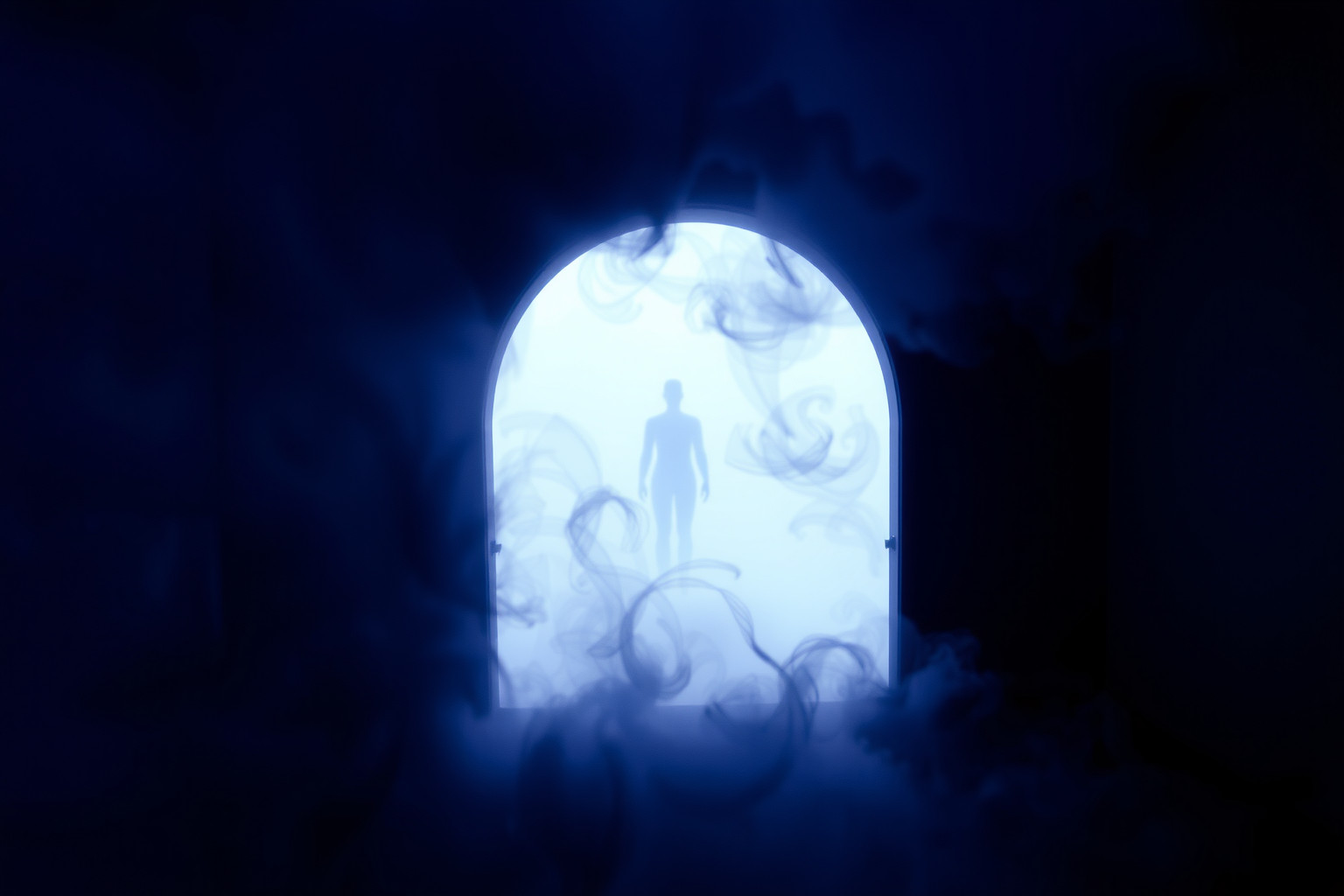 Sognare rumori strani nell’androne indica ansia e cambiamenti imminenti.