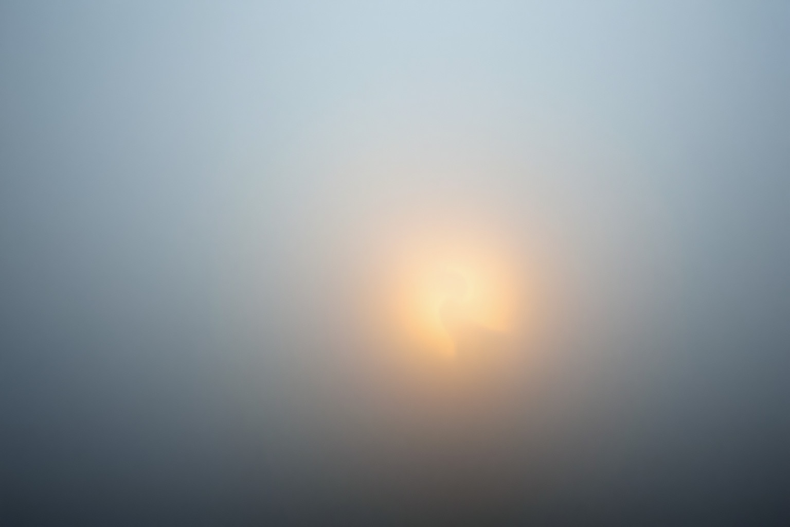 Sognare un lebbroso che ti ignora simboleggia isolamento e invisibilità emozionale.