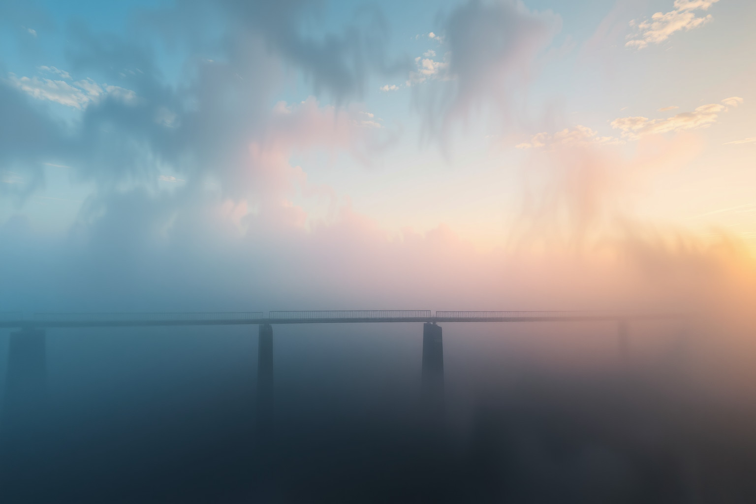 Sognare un ponte che scompare indica confusione e perdita di direzione.