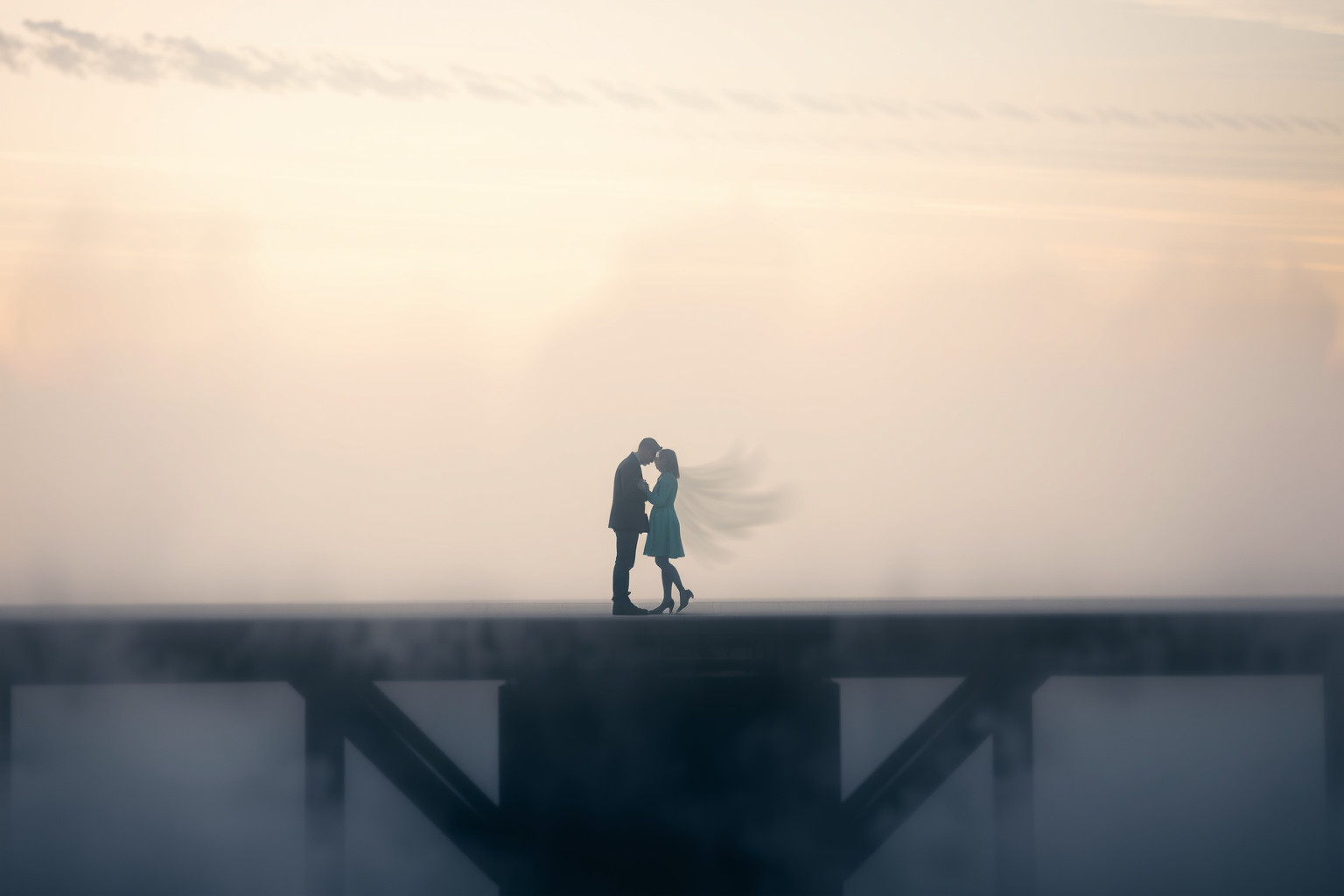 Sognare un socio che scompare simboleggia insicurezza e perdita fiducia.