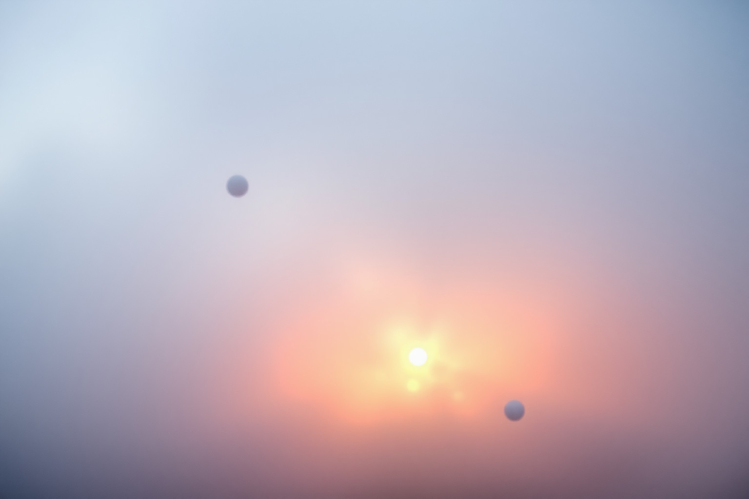 Sognare esplosioni lontane riflette ansie per eventi incontrollabili imminenti.