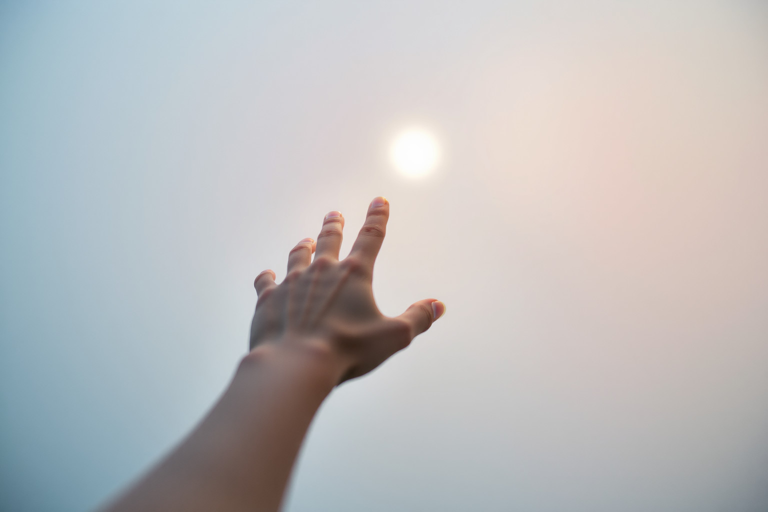 Sognare l’ignorare telefonate riflette ansia da rifiuto sociale.