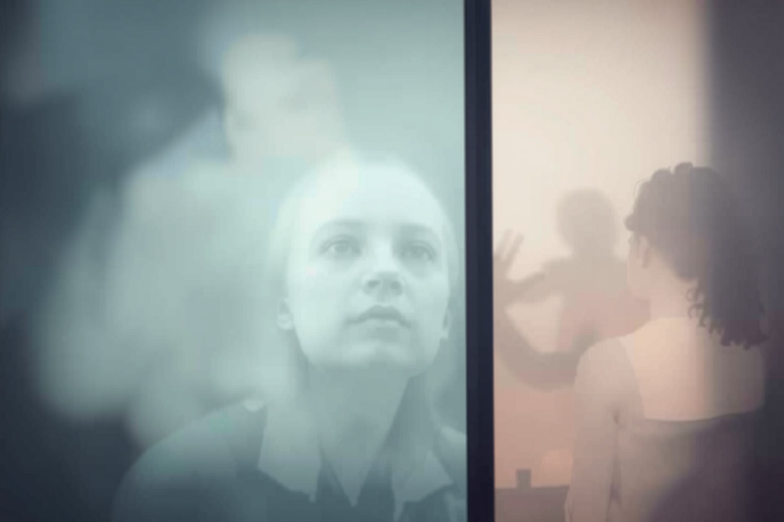 Sognare vetri trasparenti riflette desiderio di essere compresi profondamente.