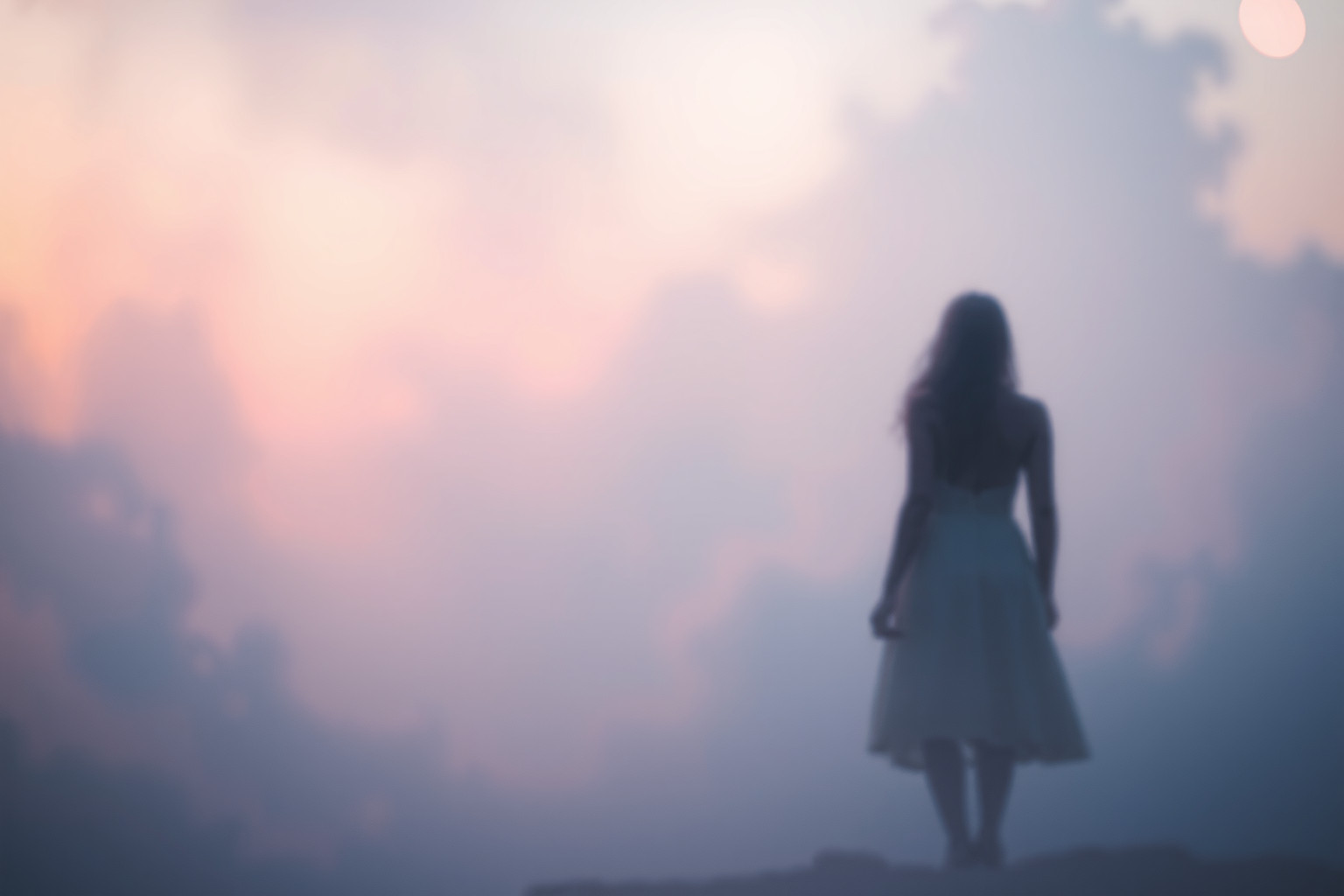 Sognare di perdere una persona cara riflette paure di separazione.