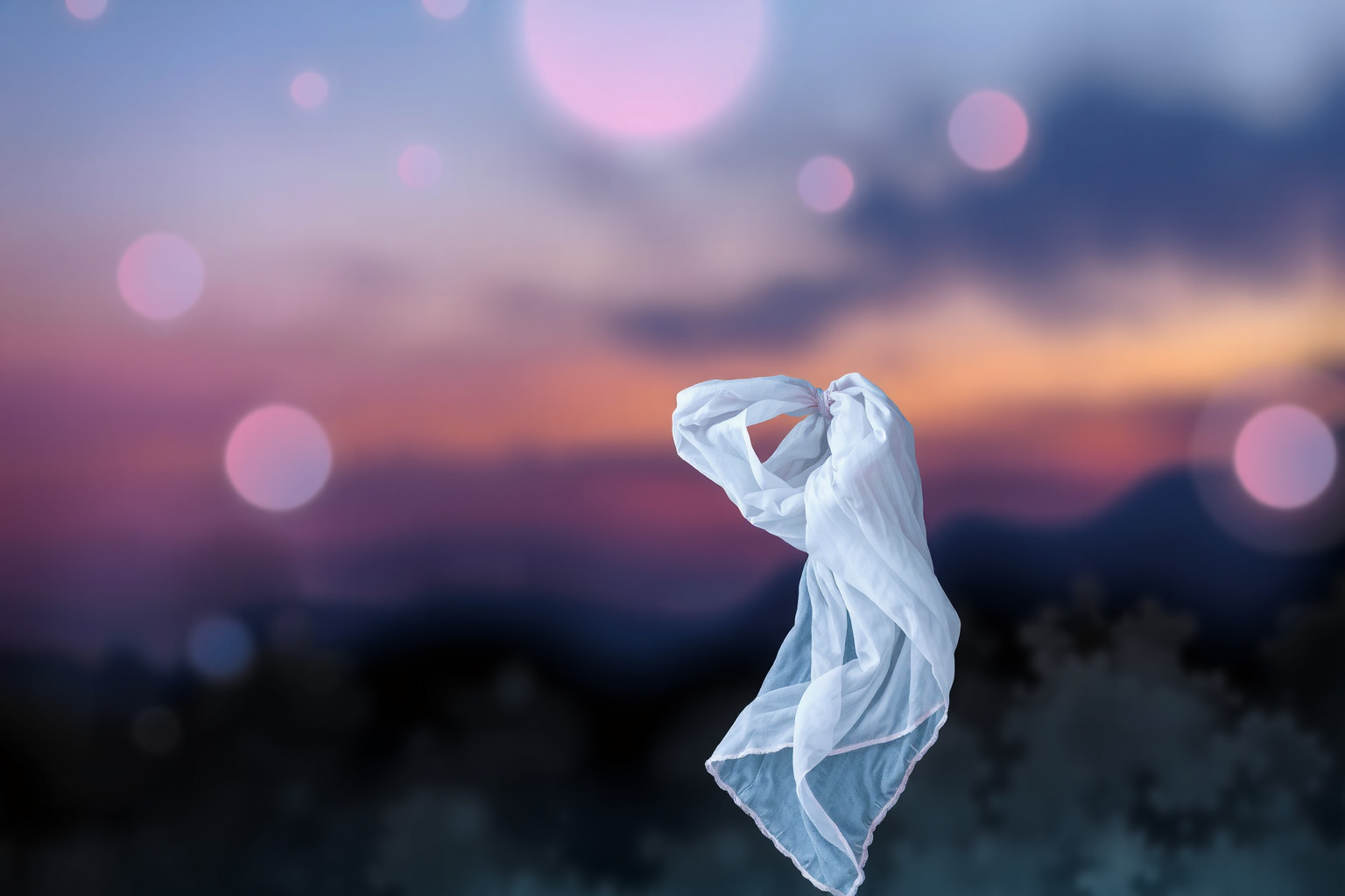 Sognare fazzoletto al vento simboleggia libertà e nuovi inizi.