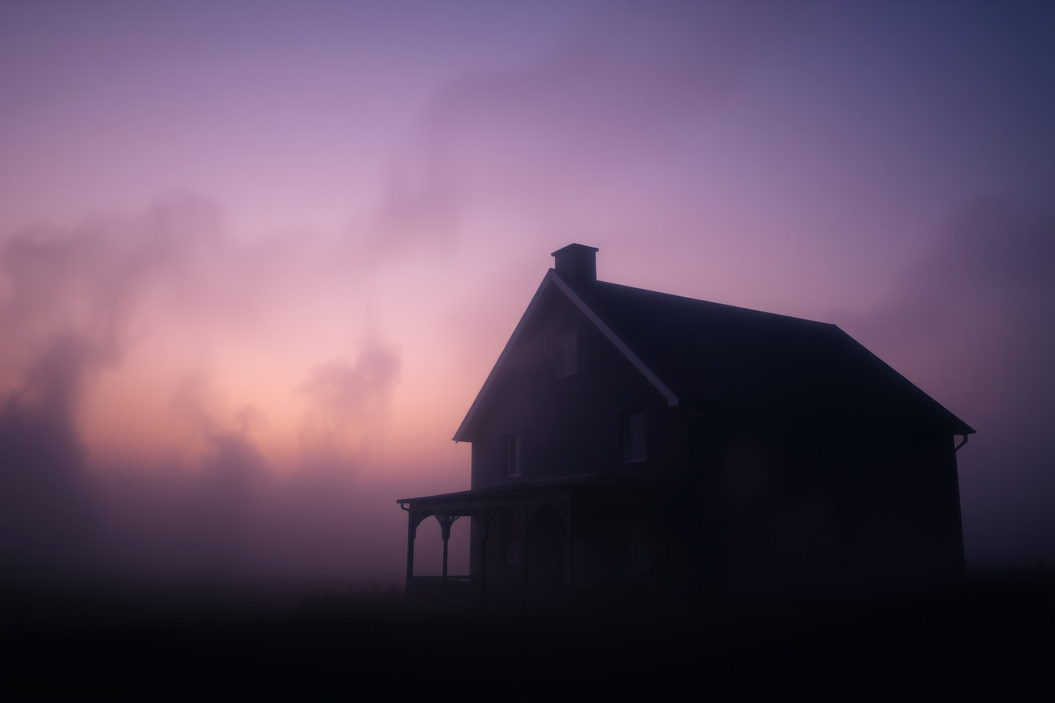 Sognare nebbiolina su casa abbandonata rivela misteri nascosti.