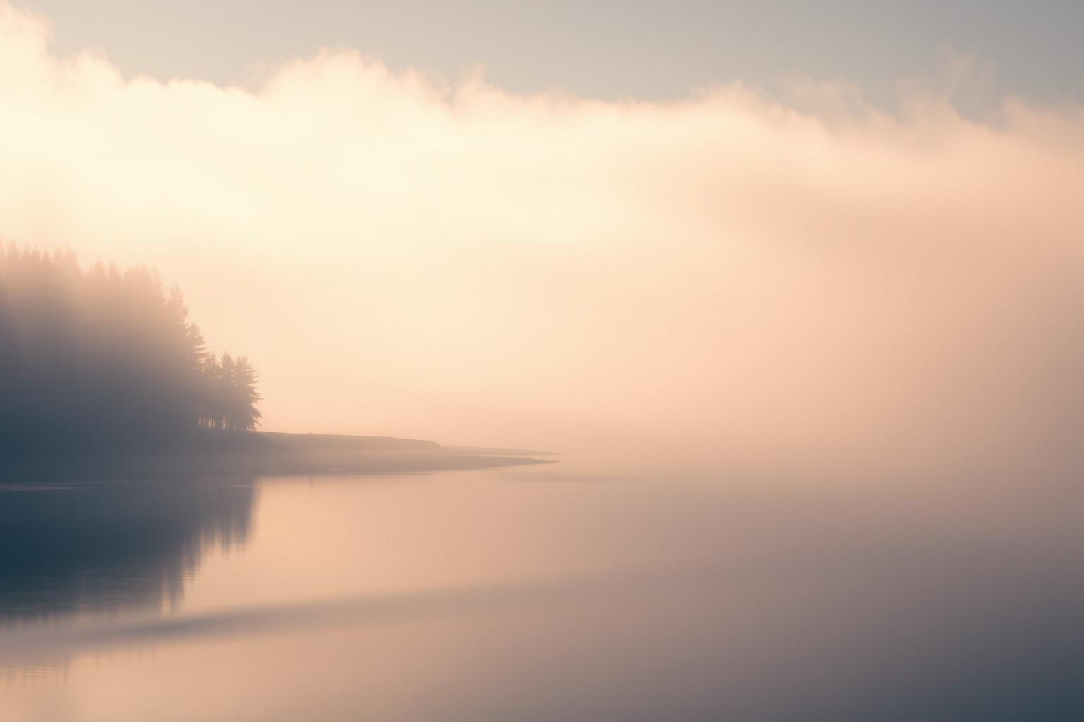 Sognare nebbiolina su lago indica misteri emotivi nascosti e dubbi.