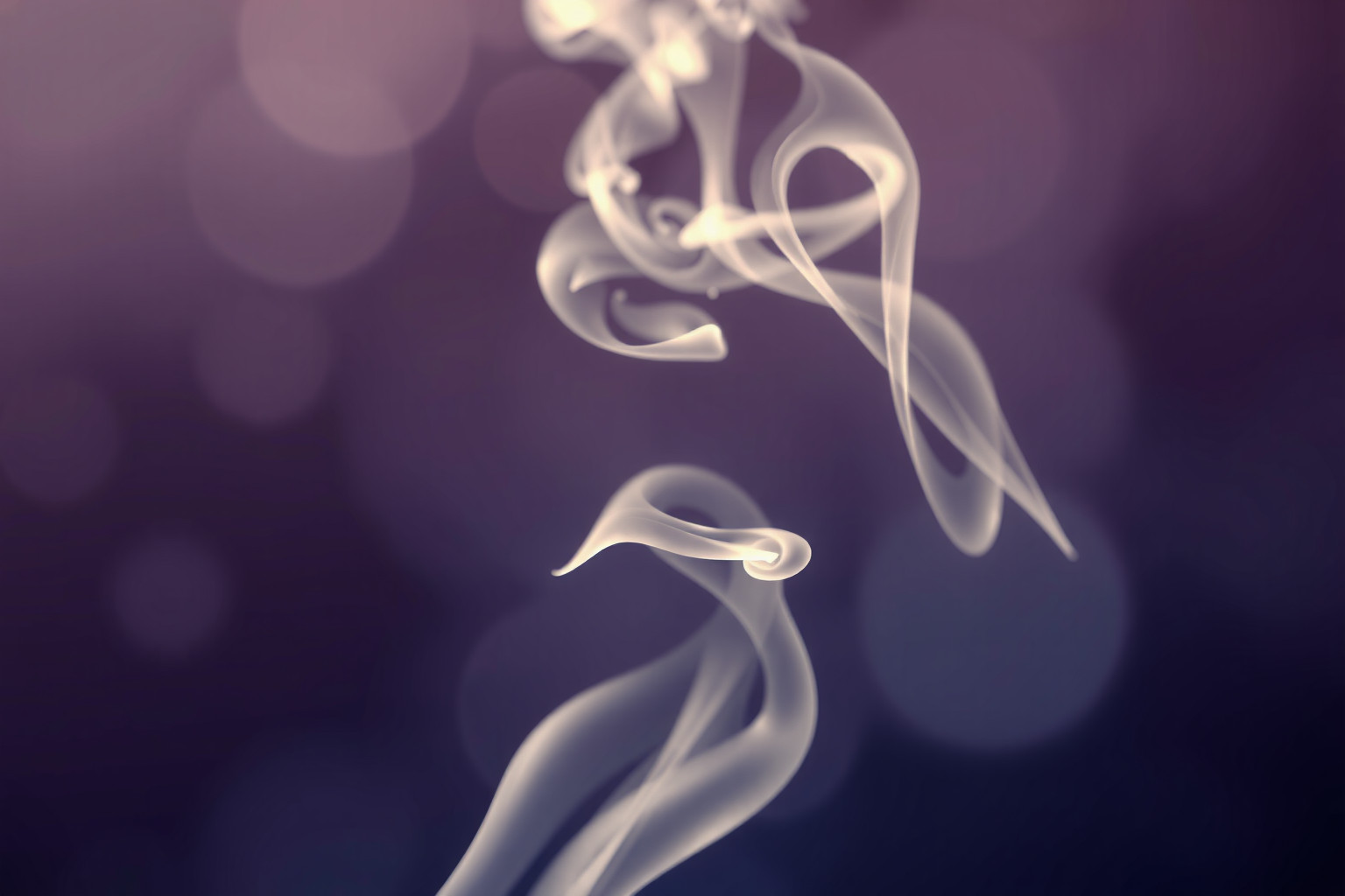 Annusare fumo di sigaretta indica tensioni nascoste e ansie interiori.