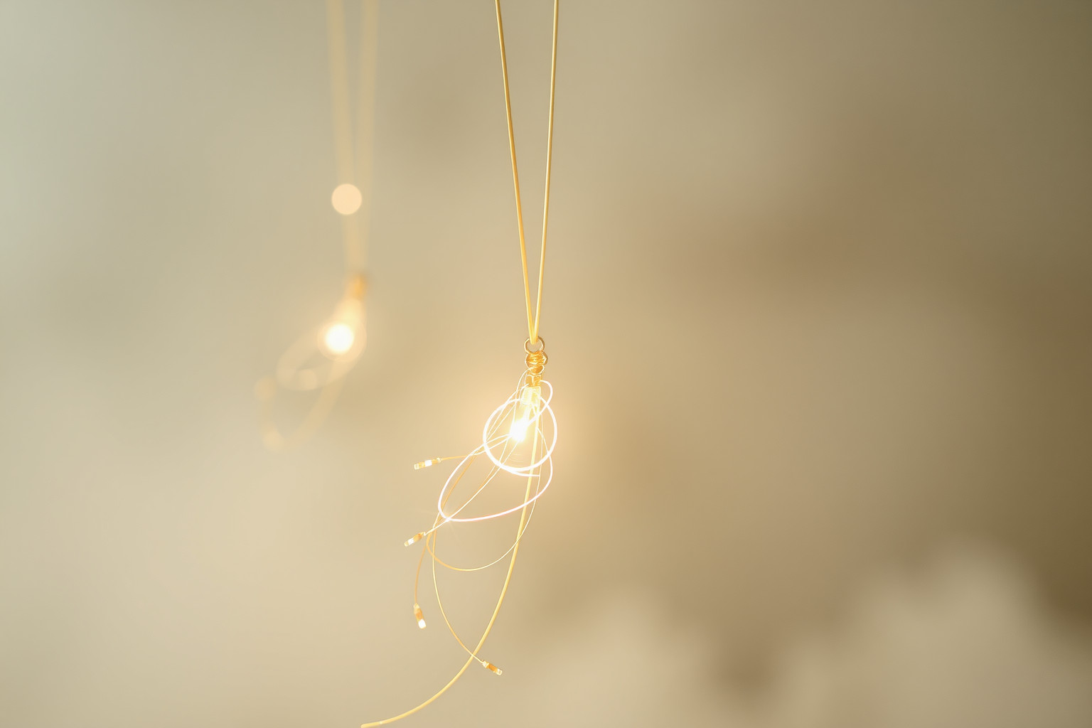 Sognare collane simboleggia legami affettivi e protezione personale.