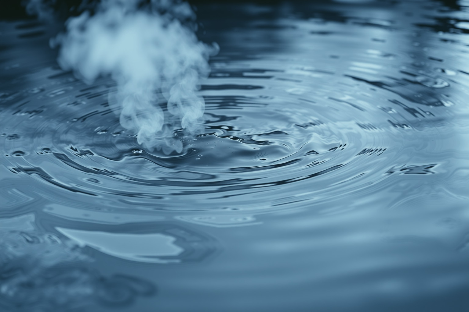 Sognare acqua sporca riflette caos emotivo e insicurezza interiore.