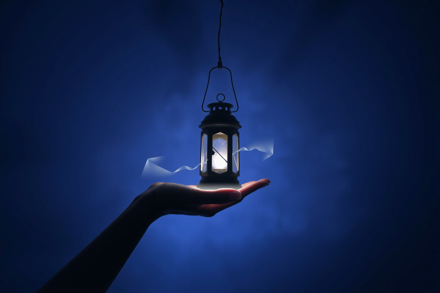 Sognare lanterna spenta simboleggia paure e incertezze interiori.