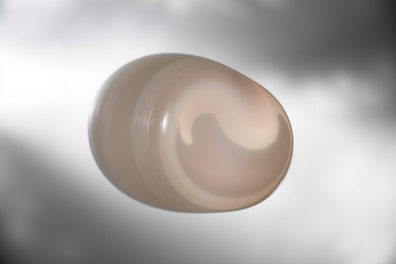 Sognare aspic opaco simboleggia incertezza emotiva e confusione mentale.