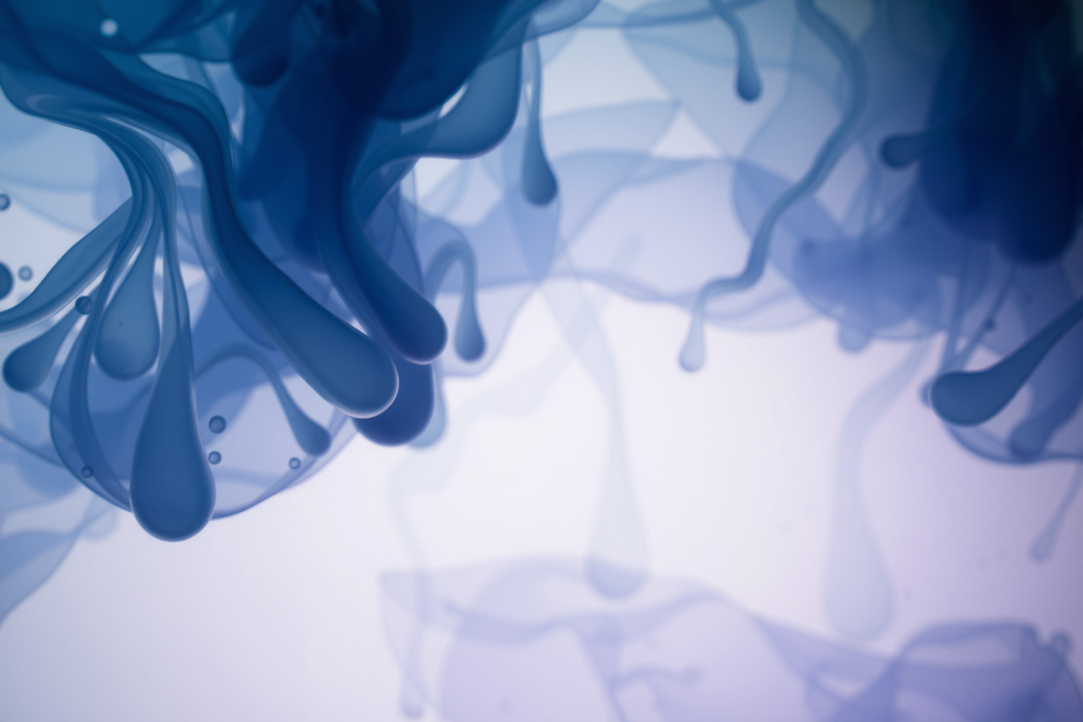 Le macchie di lacrime simboleggiano dolore e purificazione interiore.