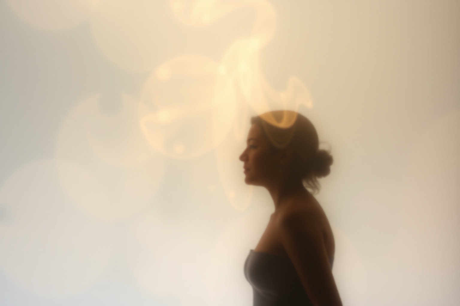 Sognare riflessi di defunti evidenzia bisogni emotivi irrisolti.